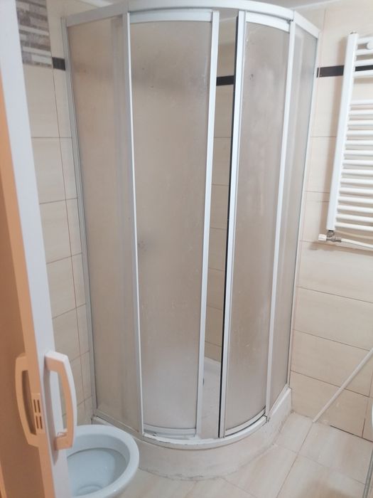 Cabina dus în stare buna