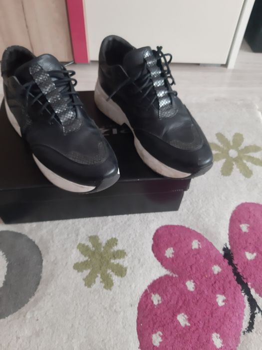 Vand sneakrse dama din piele naturală, mărimea 38