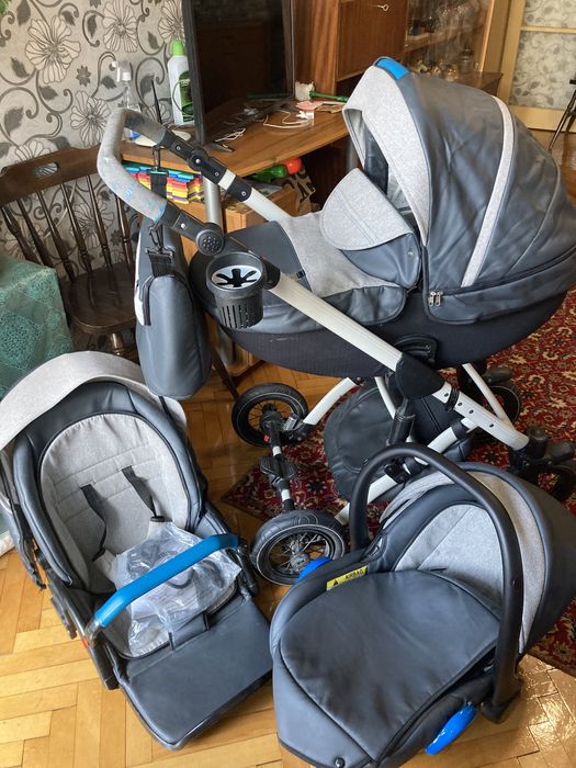 Бебешка количка с три коша