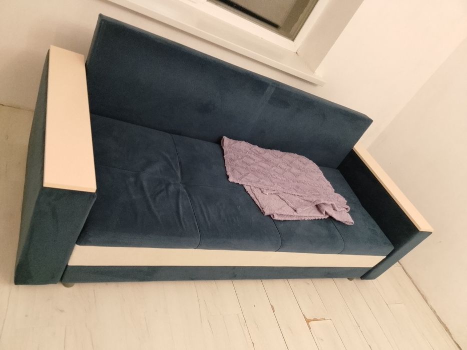 Продам диван раскладной почти новый в связи с переездом. Длина 2 мм. М