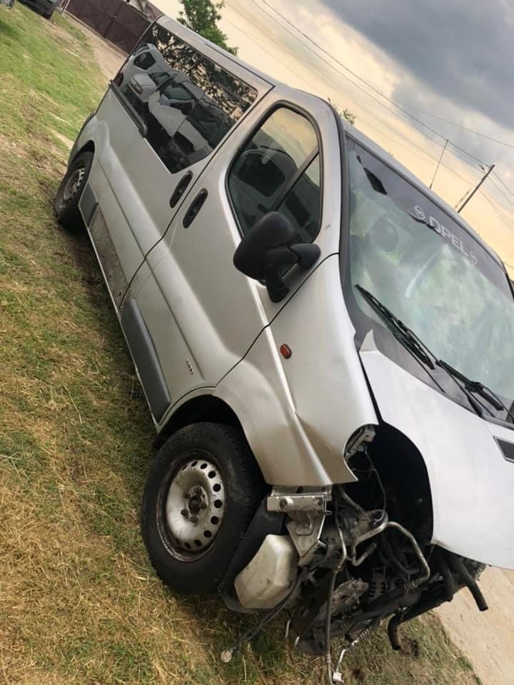 Dezmembrez desfac piese  Opel Vivaro Renault trafic Primastar
