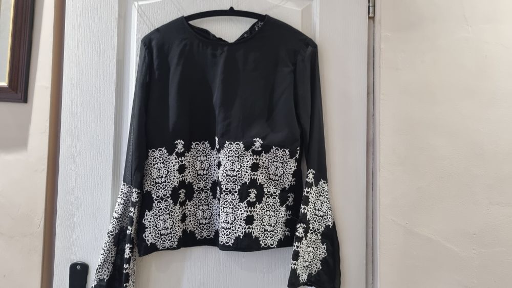 Страхотна блуза къса