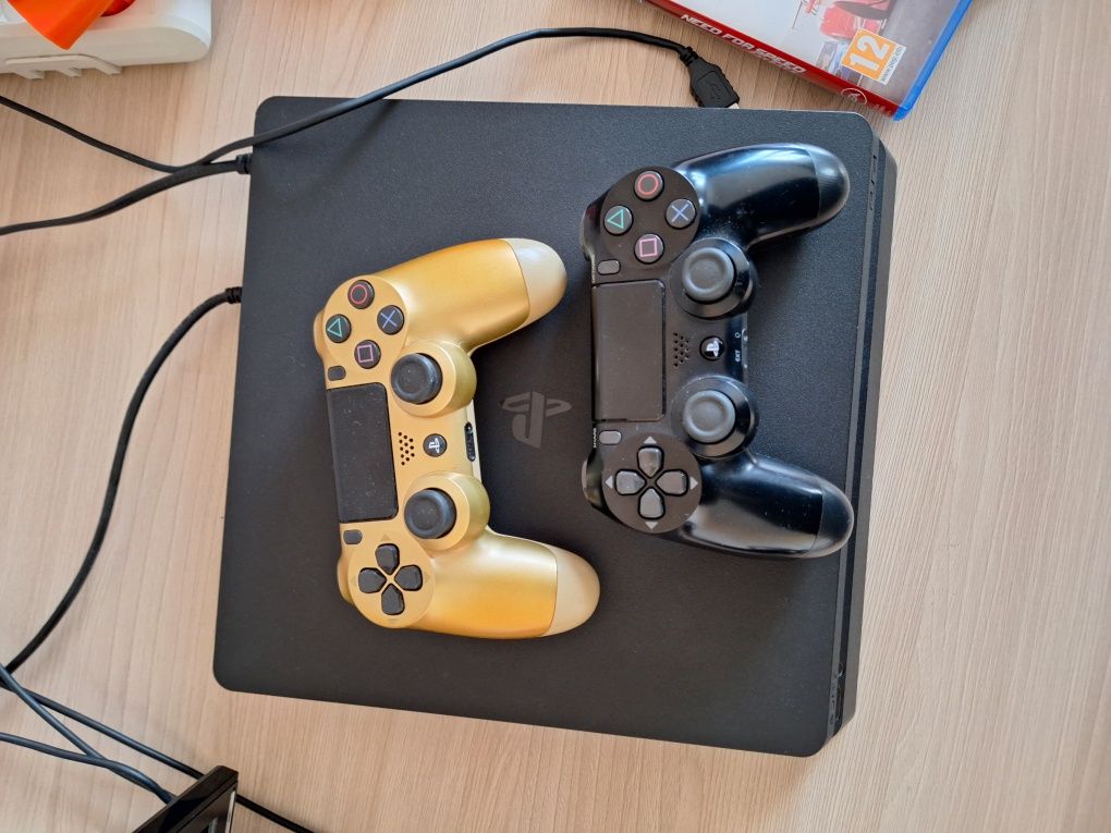 Срочно продам Play station 4 slim