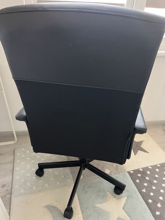 Кожен офис стол