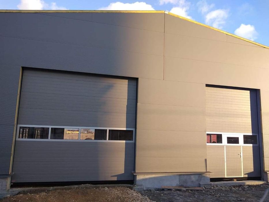 Ușa de garaj rezidențiale și industriale