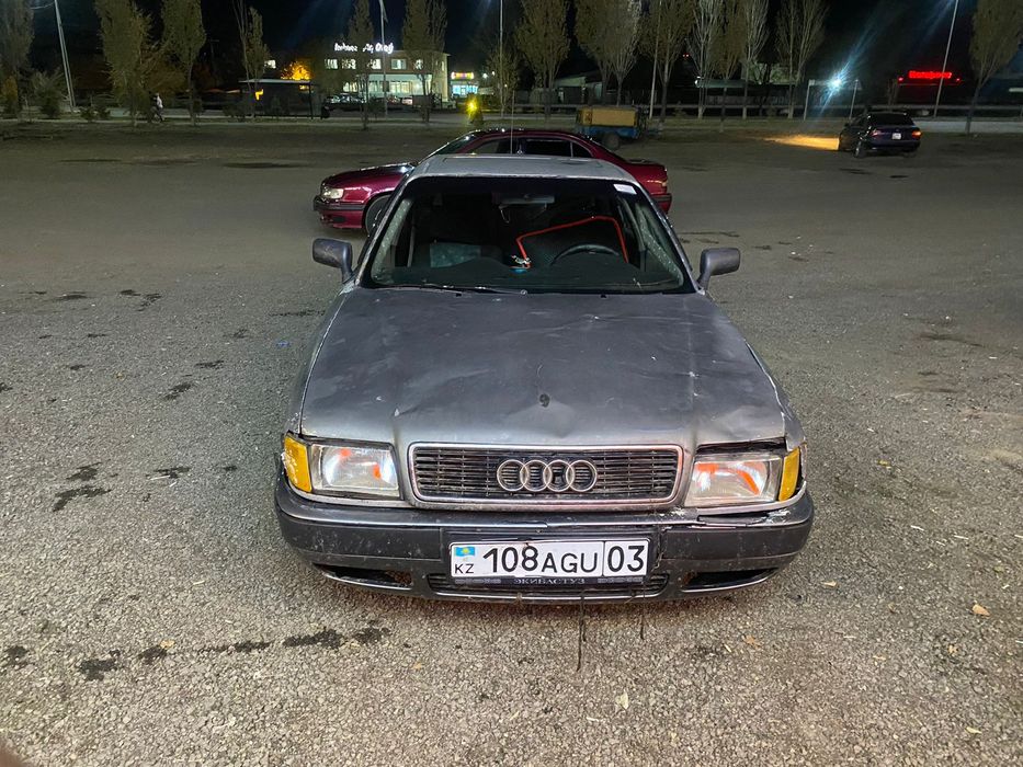 Продаю Ауди 80 б4 1992года  торг уместен