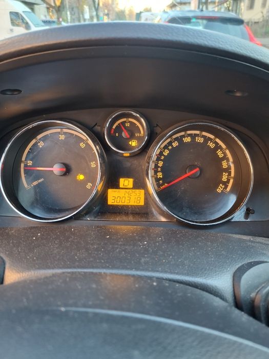 Vând Opel antara an 2008