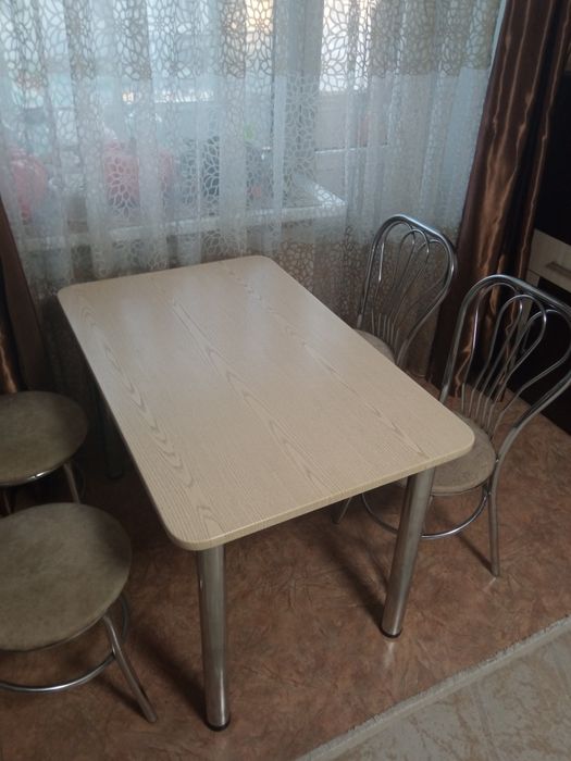 Стол обеденный продам
