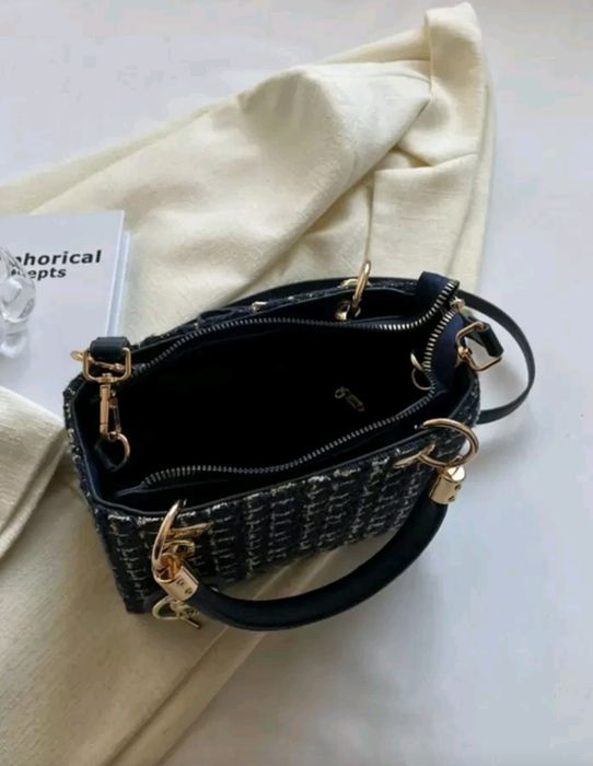 Елегантна Дамска чанта в черно.