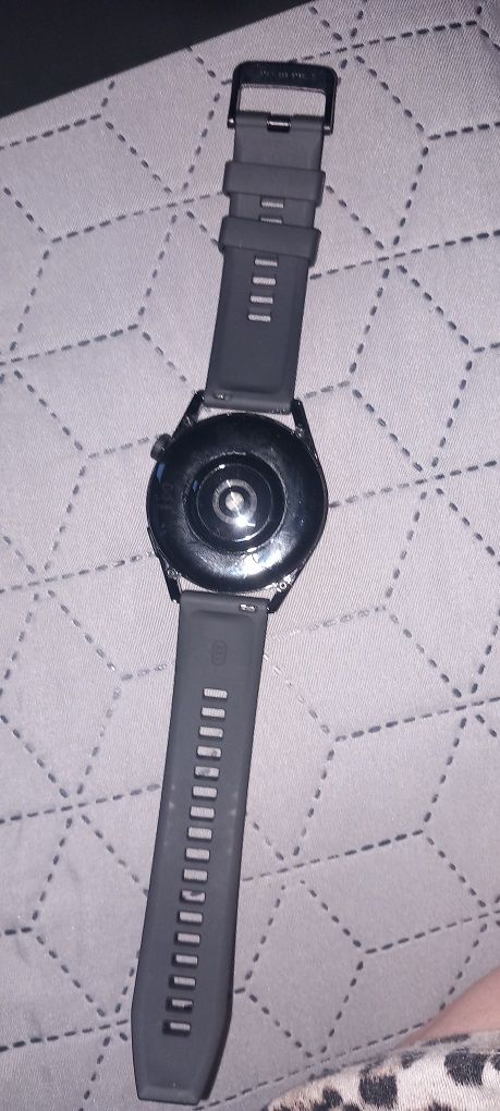 Продамам смарт часовник HUAWEI WATCH GT 3
