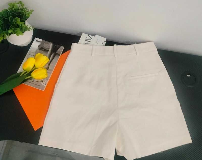 Pantaloni scurți Zara
