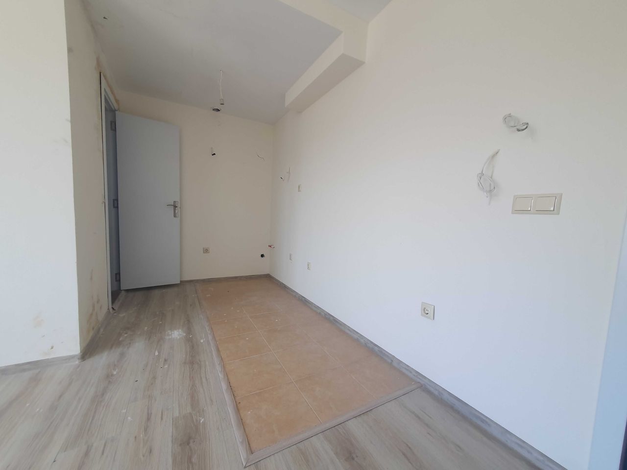 Продава се Едностаен апартамент в с. Равда, Област Бургас - 27 кв.м за 369 €/кв.м - Снимка #1
