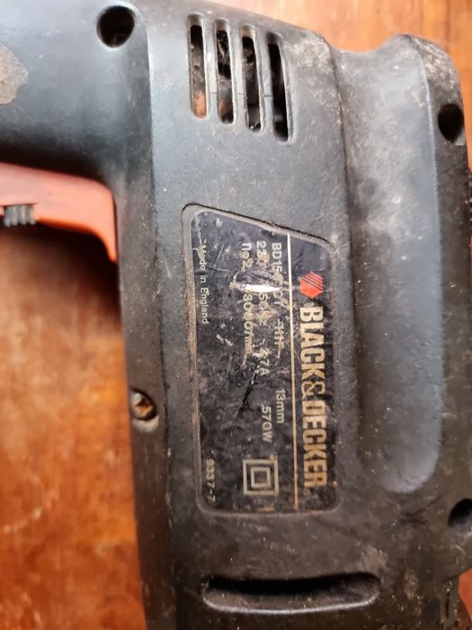 Masina de gaurit/bormasina black decker+mandrina