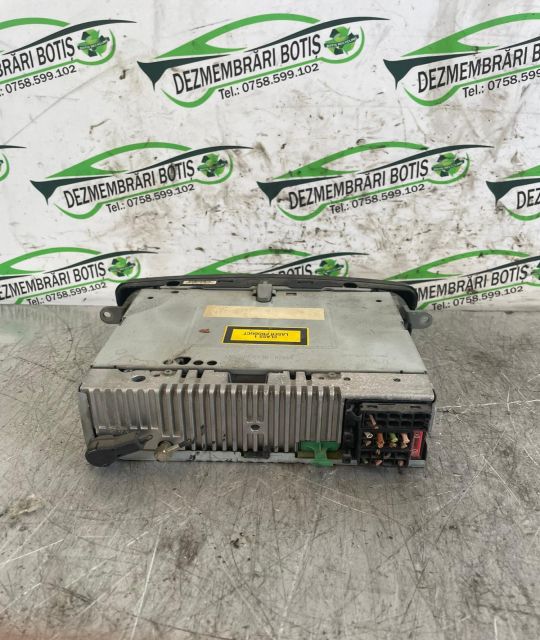 Radiocasetofon A 203 820 22 86 Mercedes-Benz C-Class W203/S203/CL203
