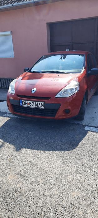 Vând renault clio 1,2 benzină
