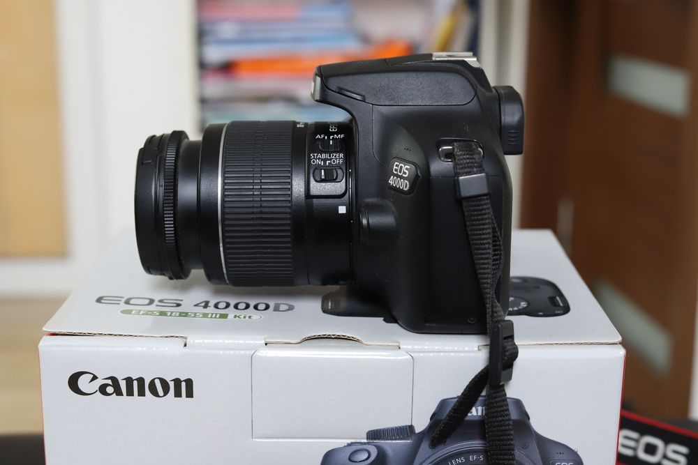 Aparat foto dslr Canon 4000d + obiectiv 18-55 kit