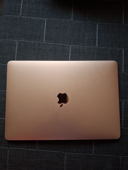 MacBook Air 2019 ,Apple M1 ,256GB,8GB RAM  ATENTIE,CITITI ANUNTUL!