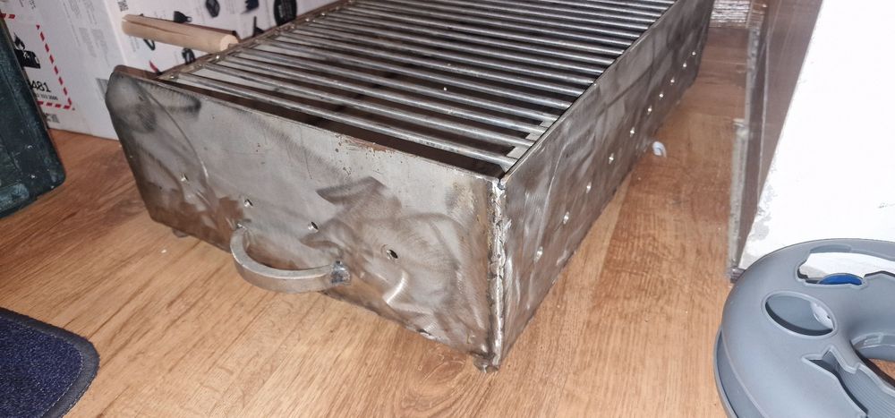 Grătar din inox pentru curte