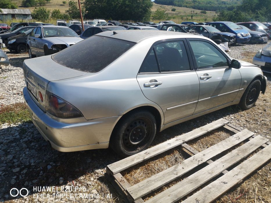 Лексус IS200 155к.с. На части