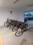 E-bike de închiriat pentru livrări urbane rapide Glovo Bolt WOLT