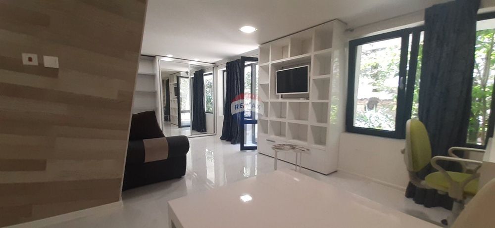 Дава се под наем Ателие в Варна, Лятно кино Тракия - 33 кв.м за 229.5 € - Снимка #1