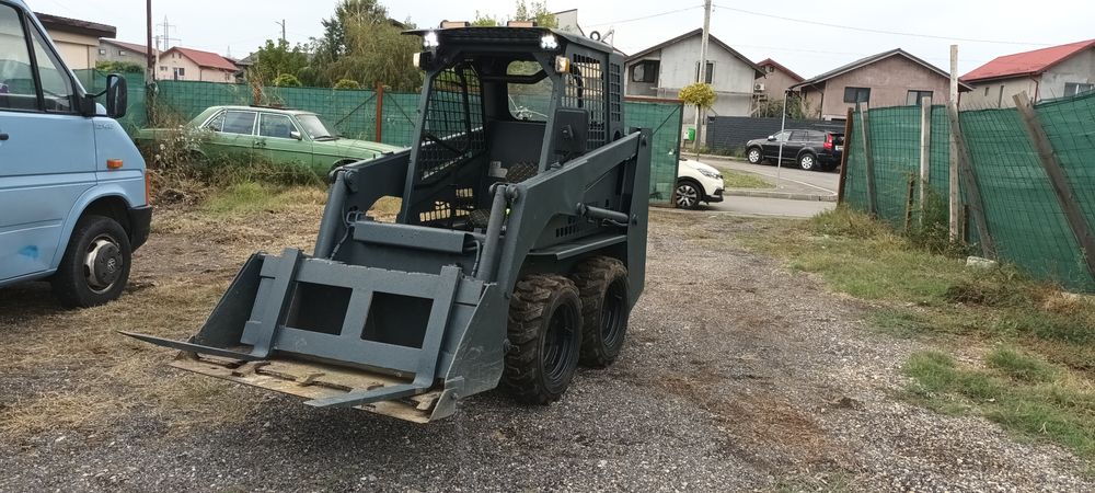 Miniincarcator fai komatsu 2100 ore cu Furci