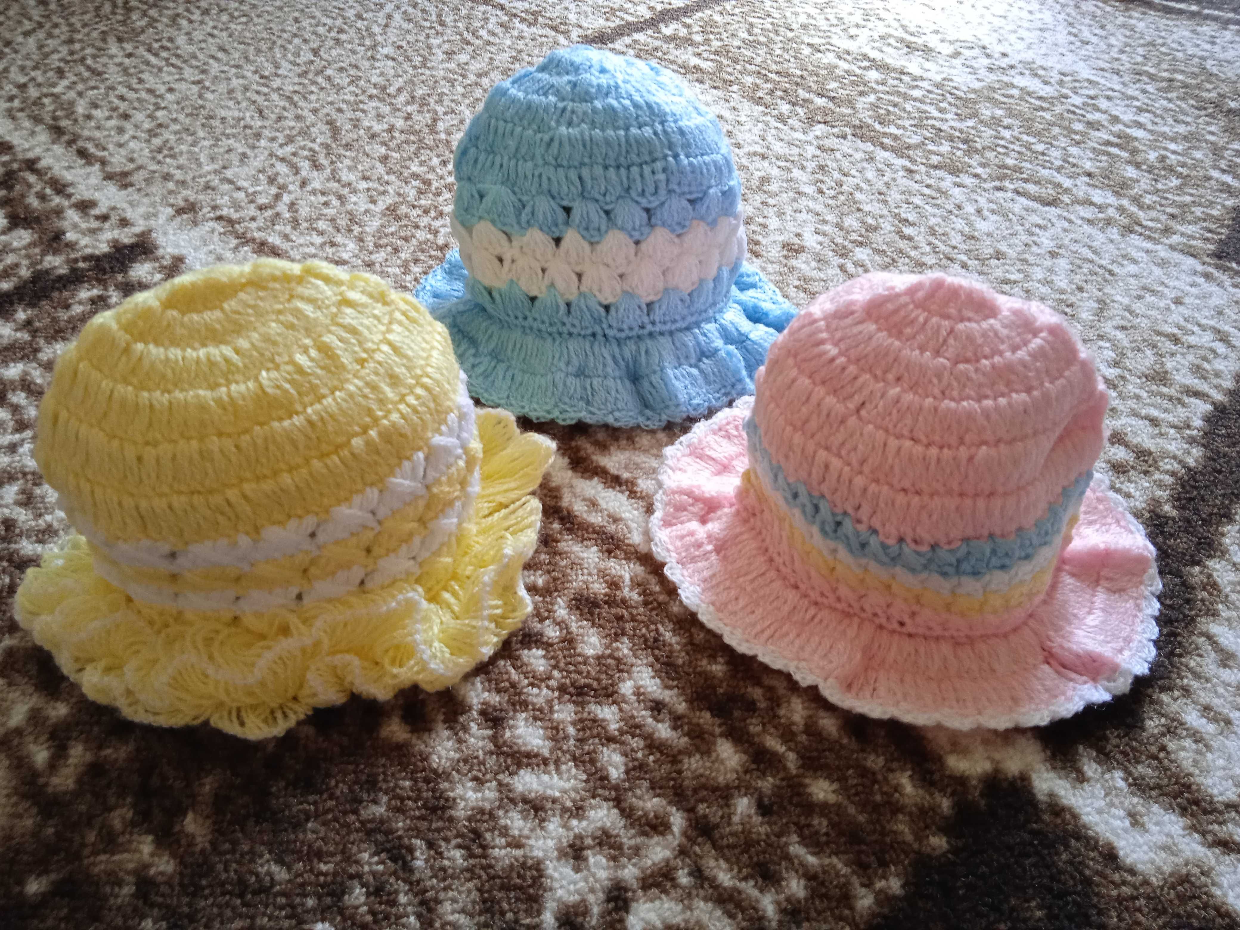 Бебешки плетени шапки