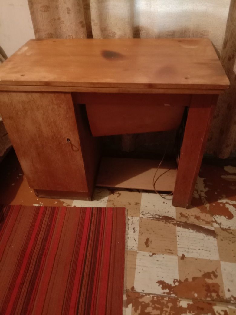 Швейная машинка ножная.