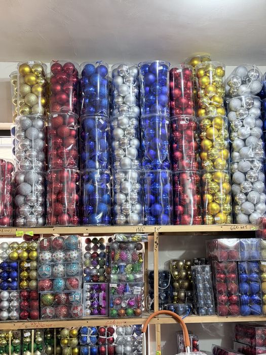 Ёлка разных размеров + ёлочные шары в подарок