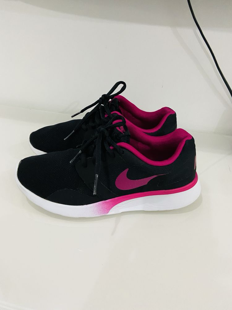 Adidasi dama Nike 37,5 (23,5 cm)