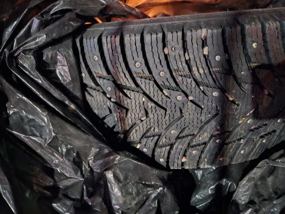 Комплект шипованных шин