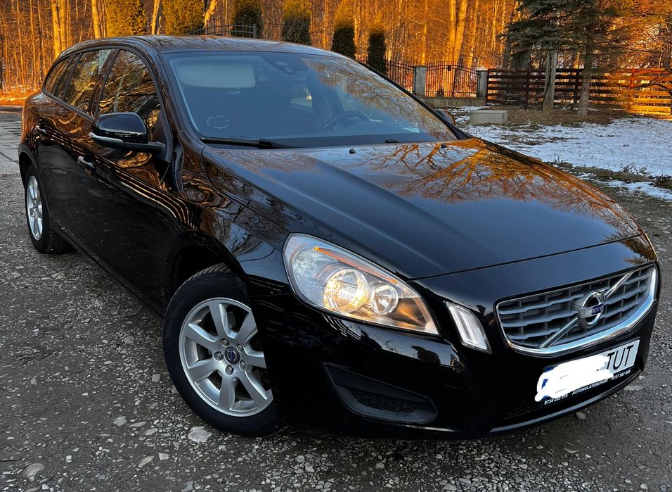 Vând Volvo V60 D2