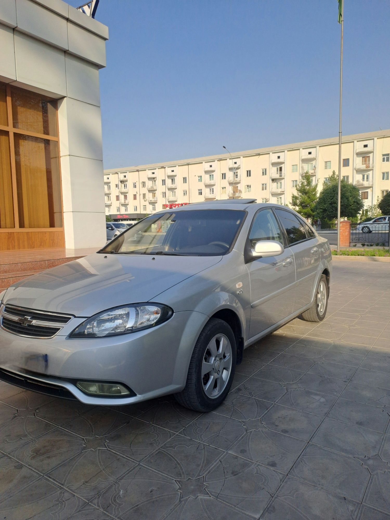 Lacetti sotiladi gentra qilingan