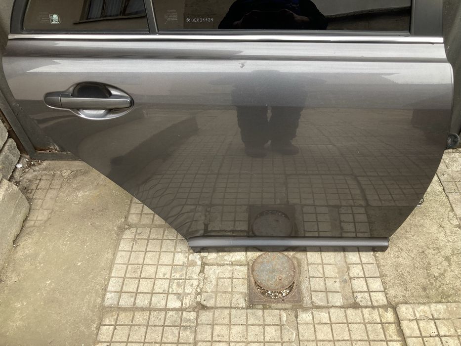 Заден дясна врата за Tойота Aвенсис Комби/Toyota Avensis T25 03-08г