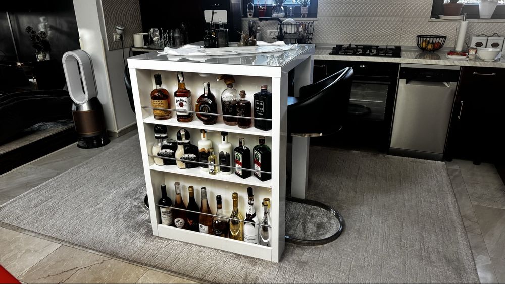 Bar de lux cu trei scaune – design elegant și calitate superioară