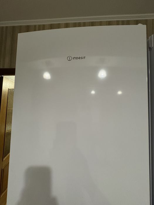 Продам холодильник INDESIT  новый