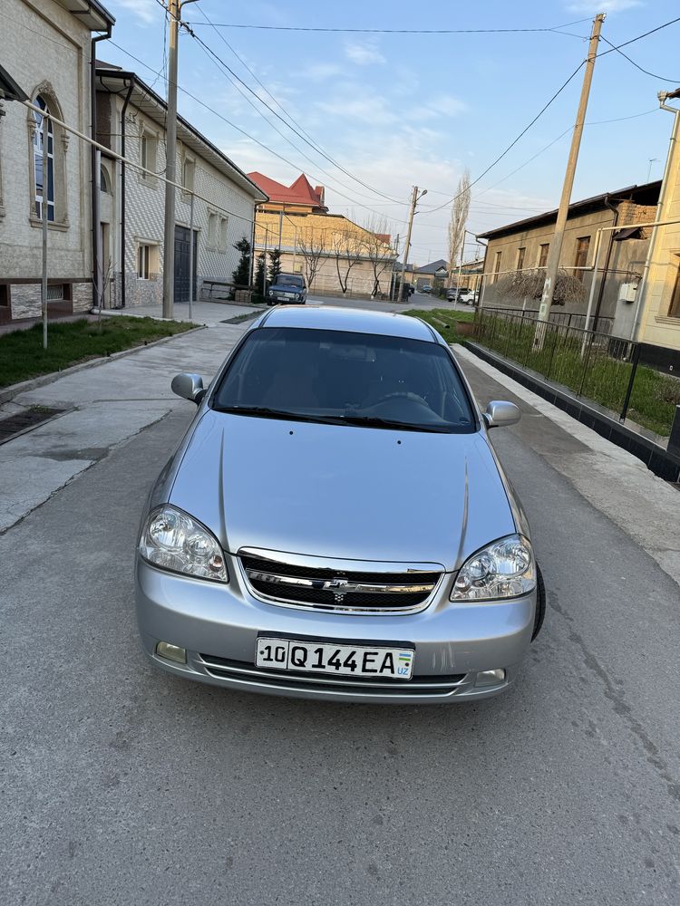 Lacetti автомобиль