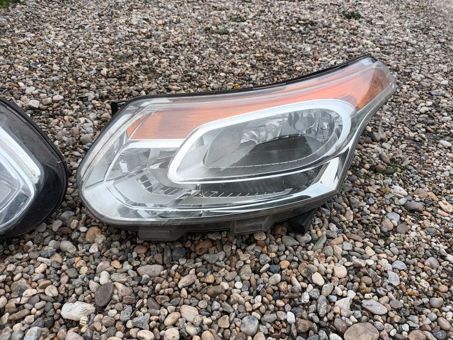 ляв и десен фар за ситроен ц3 пикасо 08 - 12 CITROEN C3 PICASSO