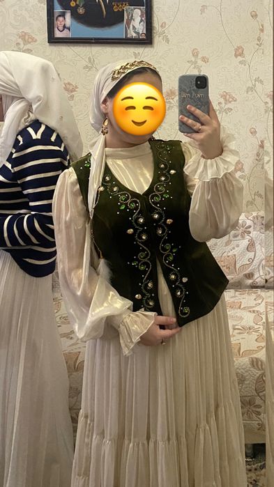 Қазақша көйлек, кәжекей, орамалымен