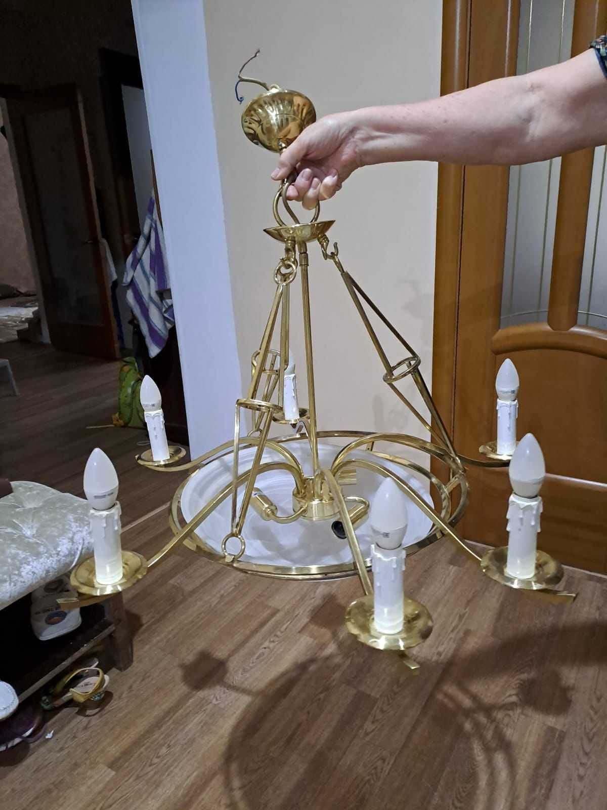 Продаются люстры