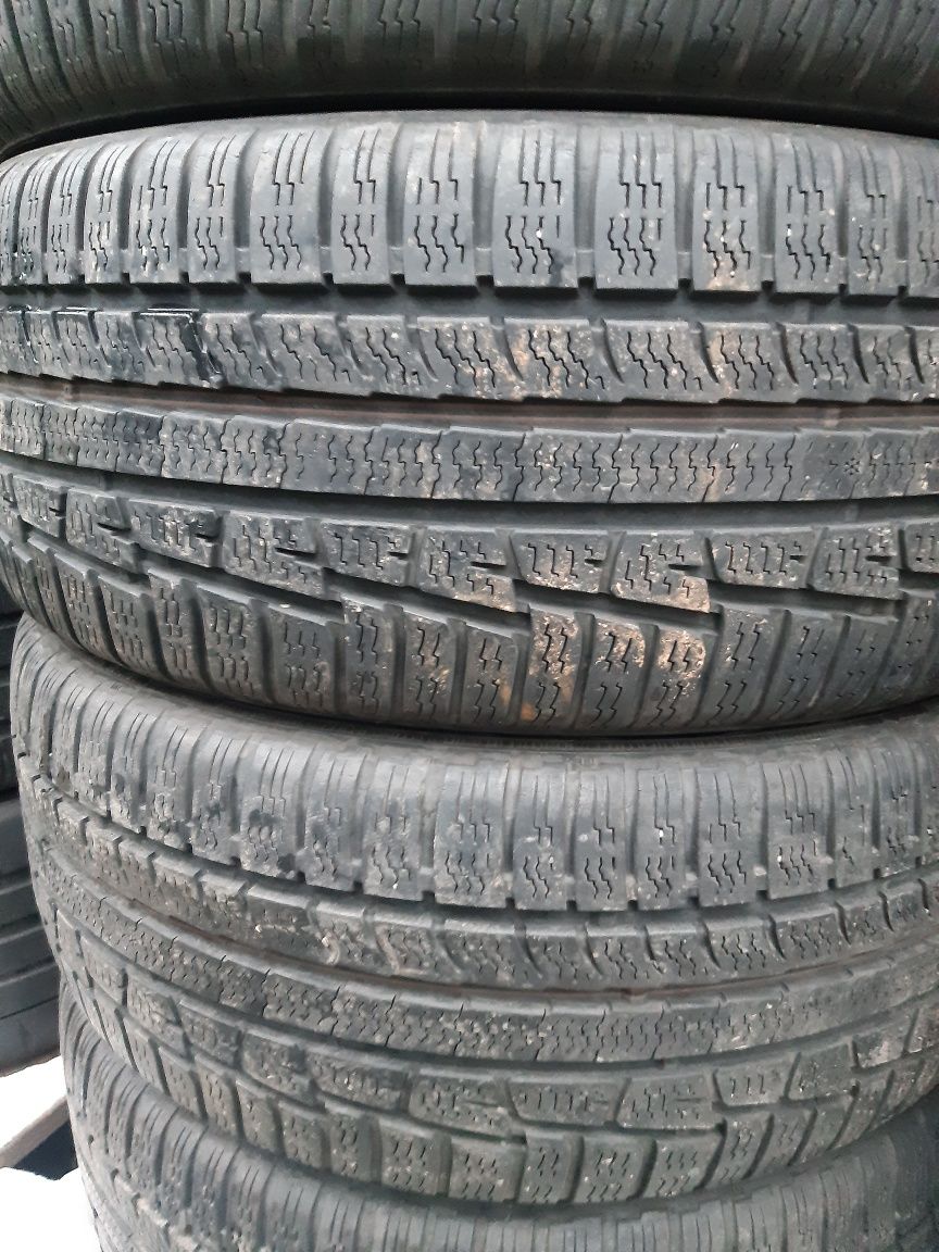 4 anvelope 225/45r19 iarnă marca Nokian, preț 1100 lei setul