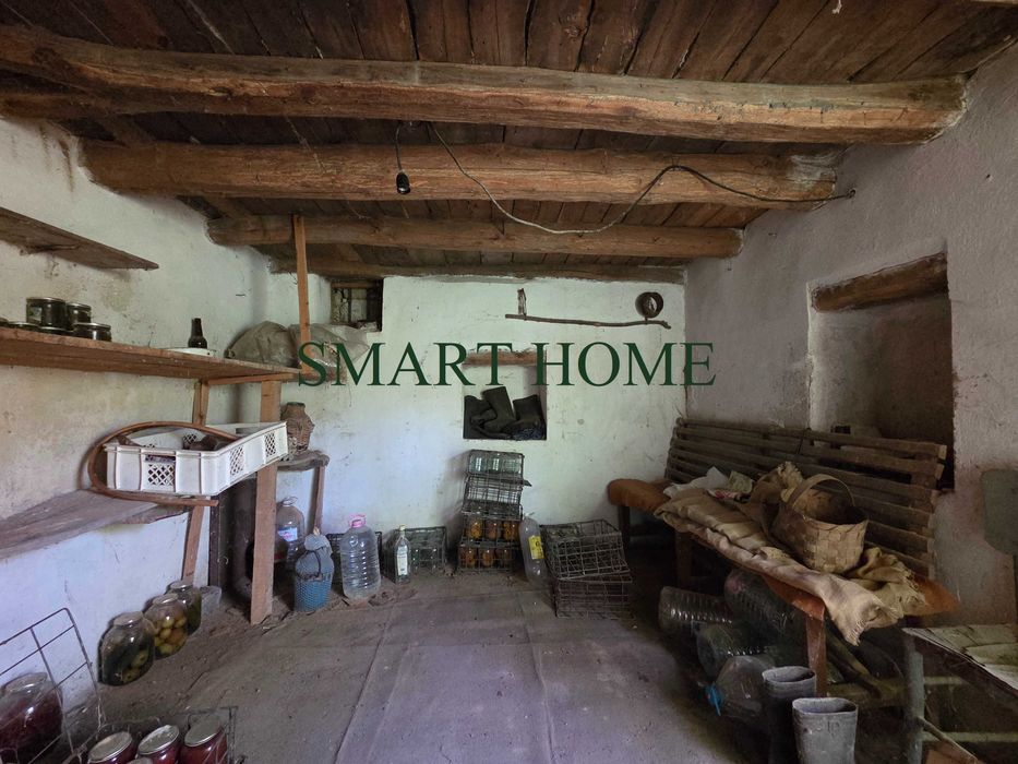 Едноетажна къща
Едноетажна къща в с. Ресен!