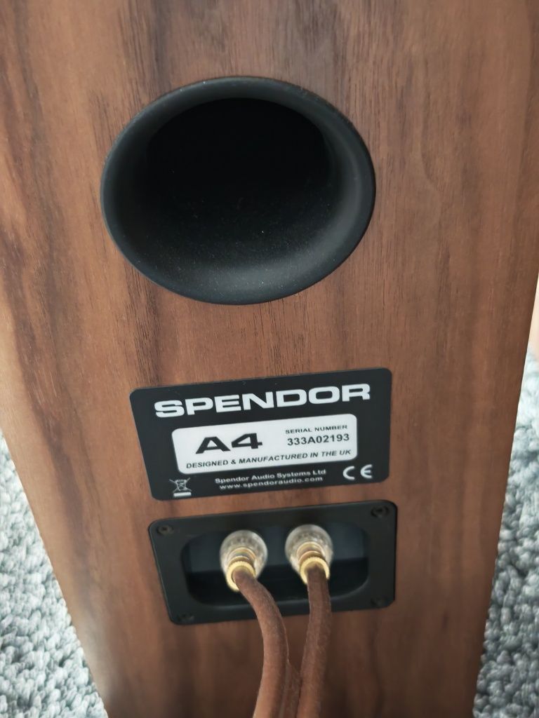 Boxe de podea (floorstanding) Spendor A4 + super bonus