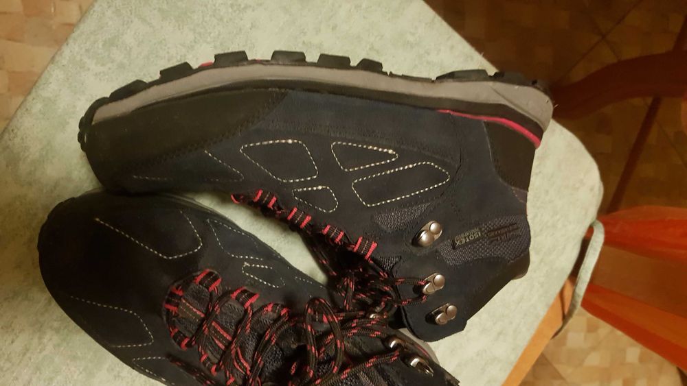 Английски Дамски туристически обувки Regatta 41 номер