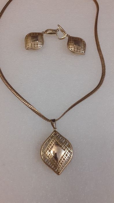 Бижутерия. Качественная под золото.