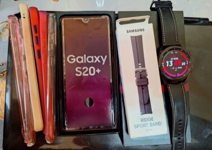 Samsung Galaxy S20 Plus Samsung Watch 3 45mm lik soat birgalikda