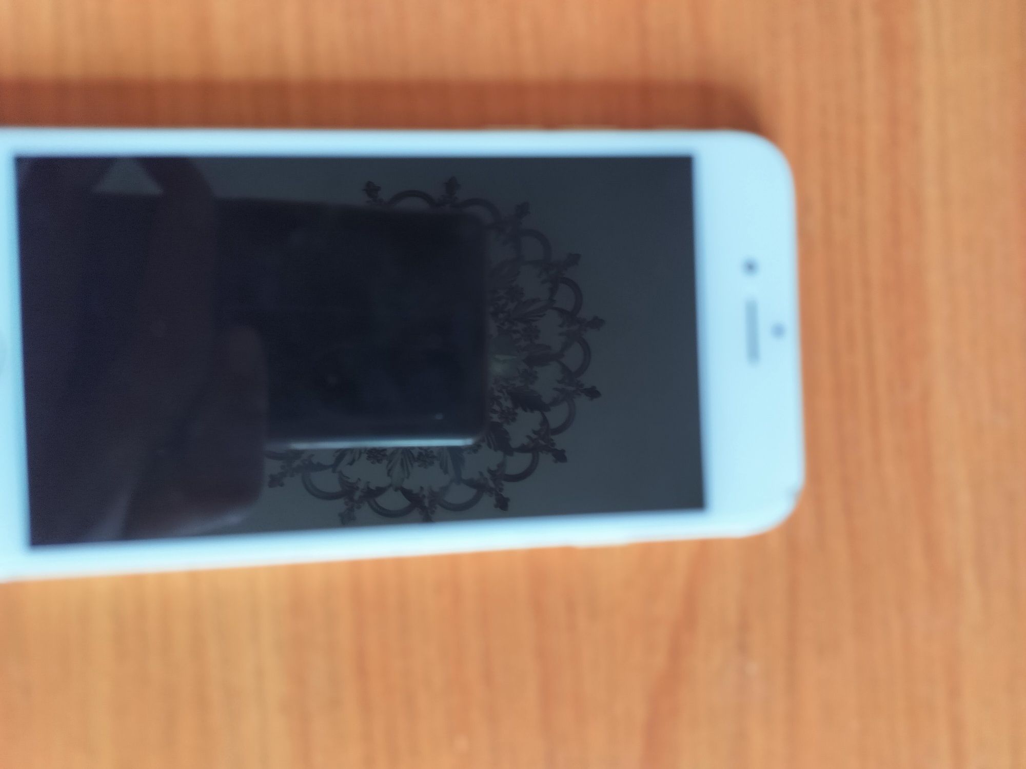 Дрон модель E88 pro и айфон 6