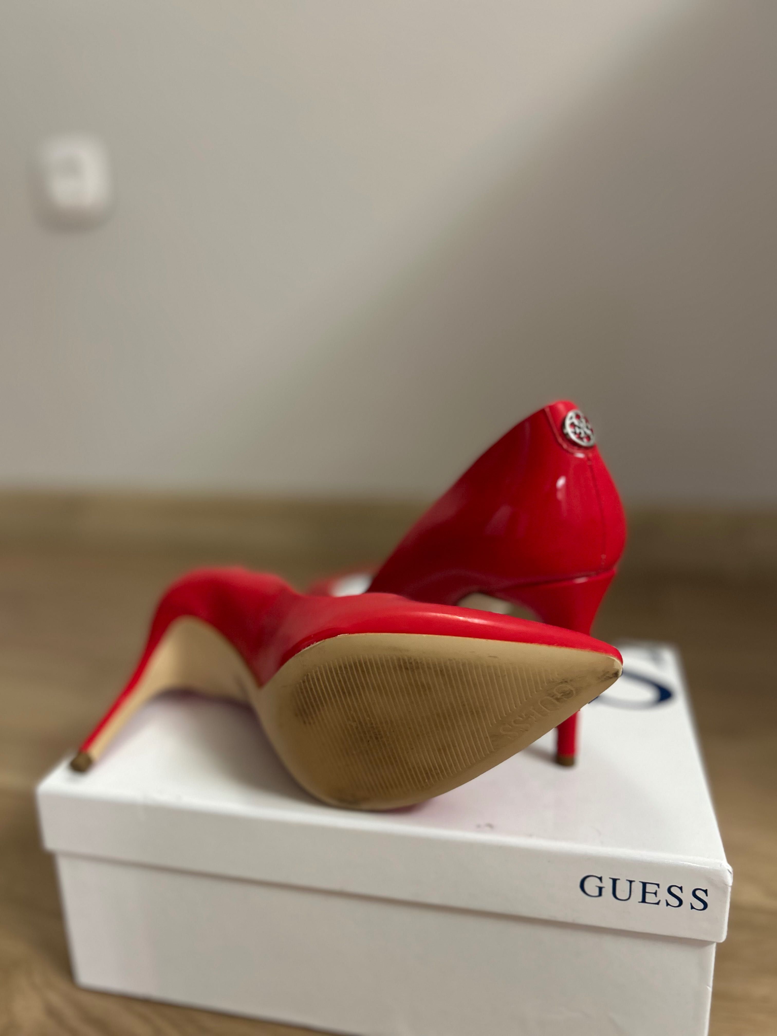 Елегантни обувки GUESS