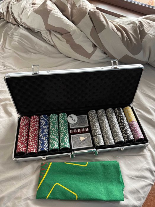 Комплект за покер 500 чипа метална кутия и аксесоари