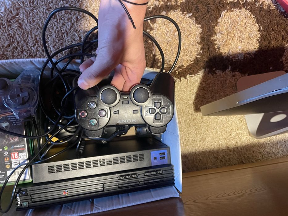 Vand consola ps 2 cu mai multe jocuri